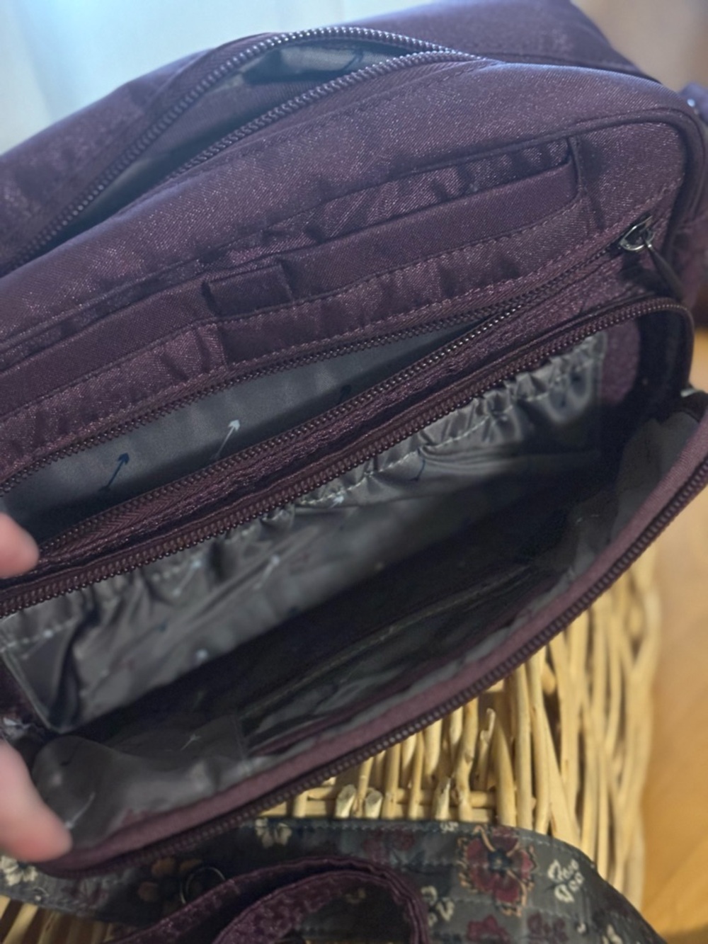 lug carousel XL Quilted Crossbody Bag in Plum with Patterned Strap and plum stra - Picture 5 of 5